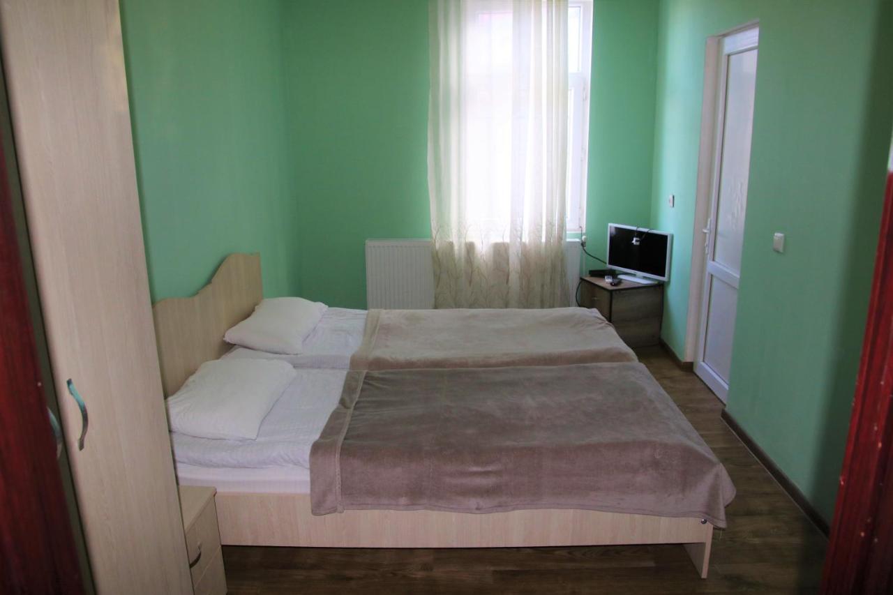 Gh Sanapiro Hotel Telavi Bagian luar foto